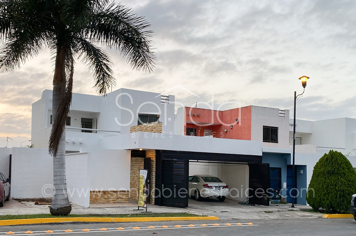 Casa En Renta en Avenida de Las Américas Ideal para Oficinas o Negocio |  Senda Bienes Raíces