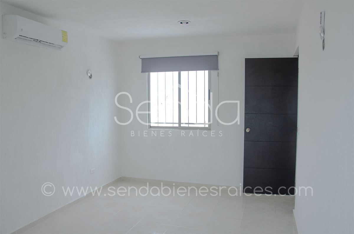 882-23207-21JC-40_-_Renta_de_casa_en_Residencial_los_Heroes_Merida_de_3_habitaciones_sin_amueblar-4.jpg