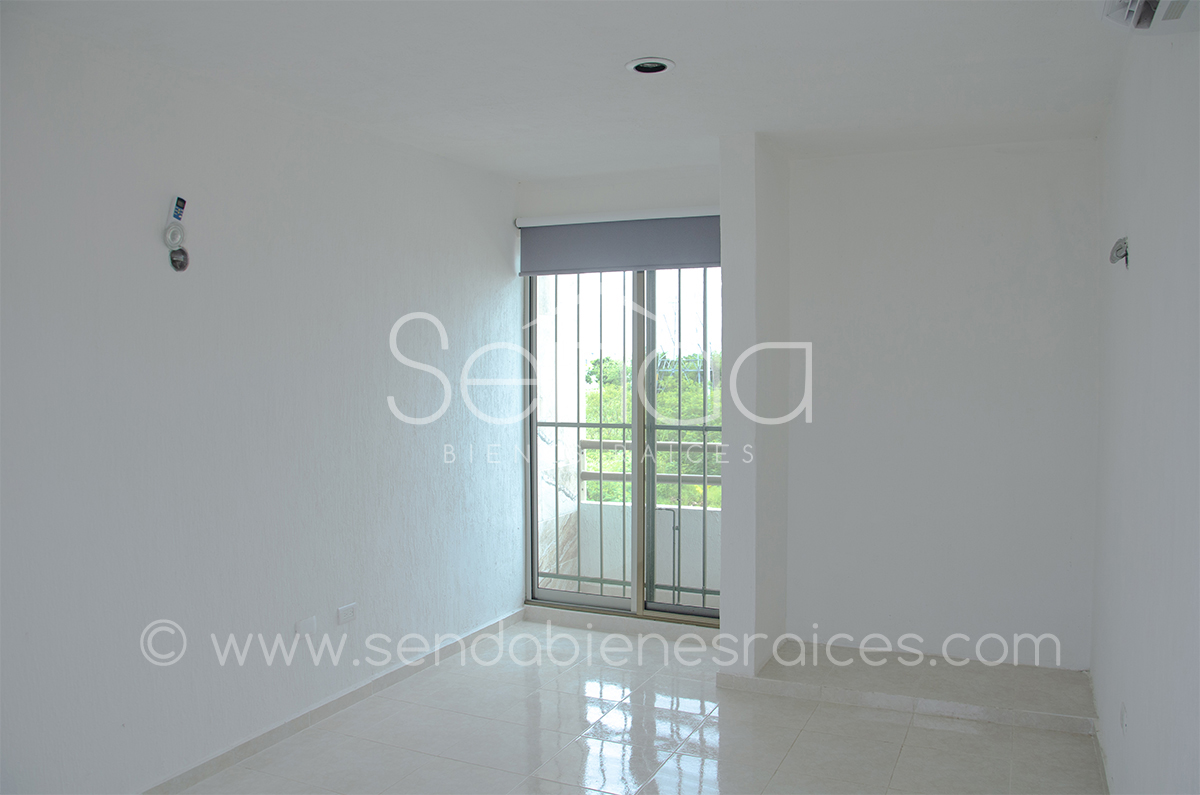 882-23209-21JC-40_-_Renta_de_casa_en_Residencial_los_Heroes_Merida_de_3_habitaciones_sin_amueblar-5.jpg