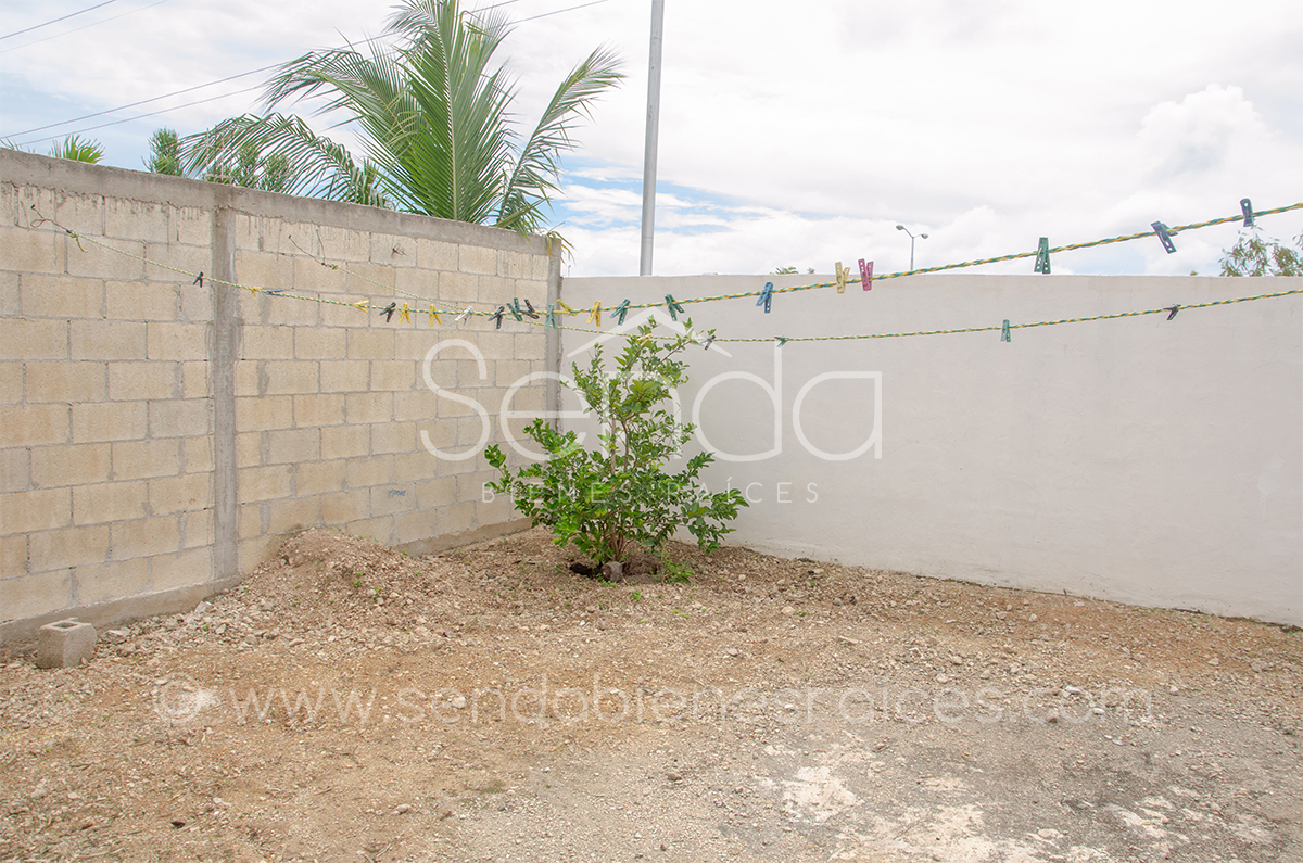 882-23217-21JC-40_-_Renta_de_casa_en_Residencial_los_Heroes_Merida_de_3_habitaciones_sin_amueblar-13.jpg