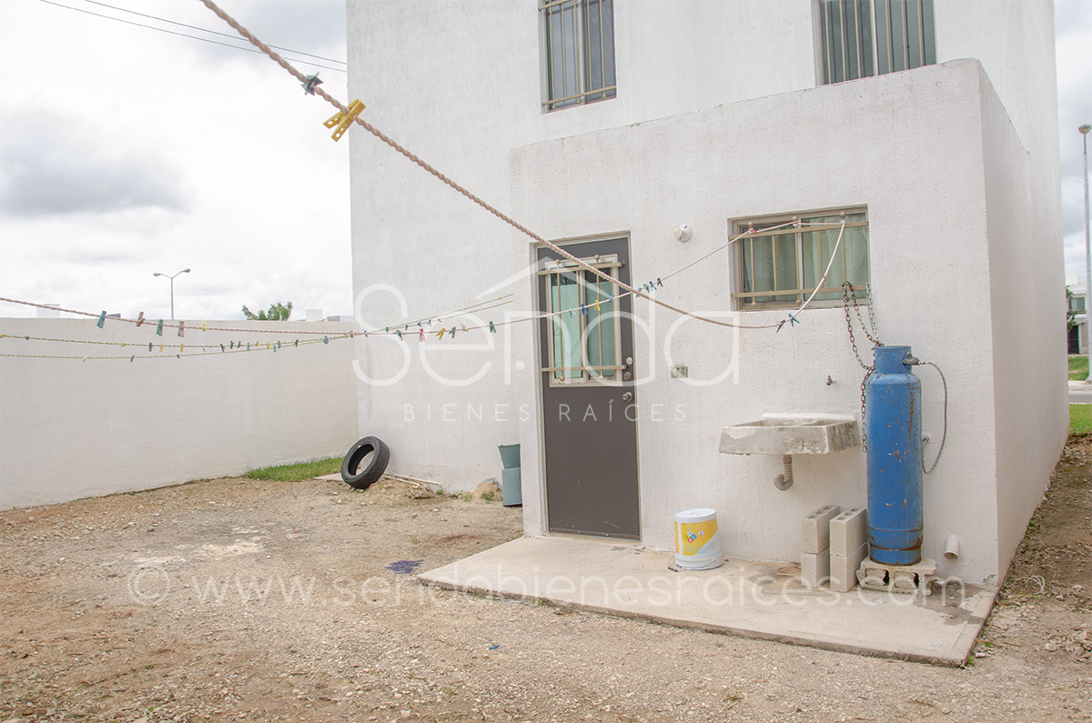 882-23219-21JC-40_-_Renta_de_casa_en_Residencial_los_Heroes_Merida_de_3_habitaciones_sin_amueblar-15.jpg