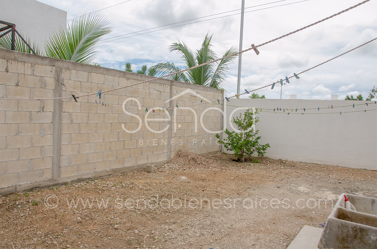 882-23220-21JC-40_-_Renta_de_casa_en_Residencial_los_Heroes_Merida_de_3_habitaciones_sin_amueblar-16.jpg