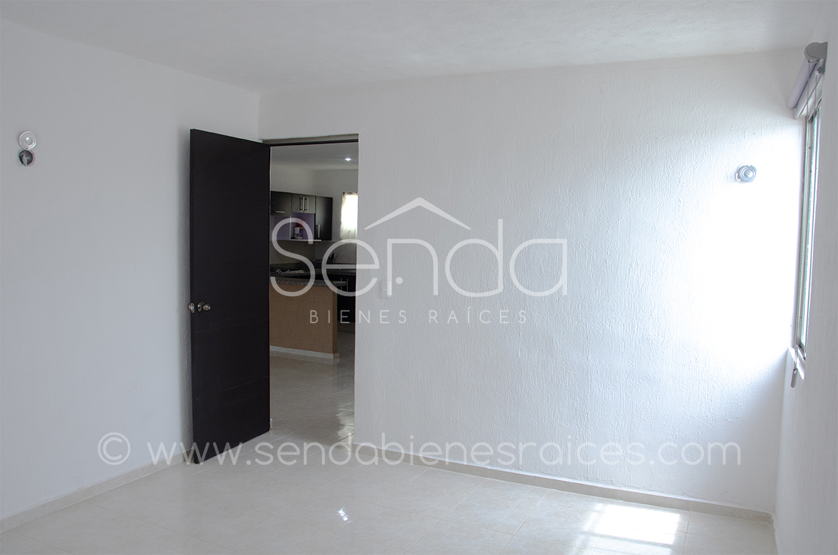 882-23221-21JC-40_-_Renta_de_casa_en_Residencial_los_Heroes_Merida_de_3_habitaciones_sin_amueblar-17.jpg