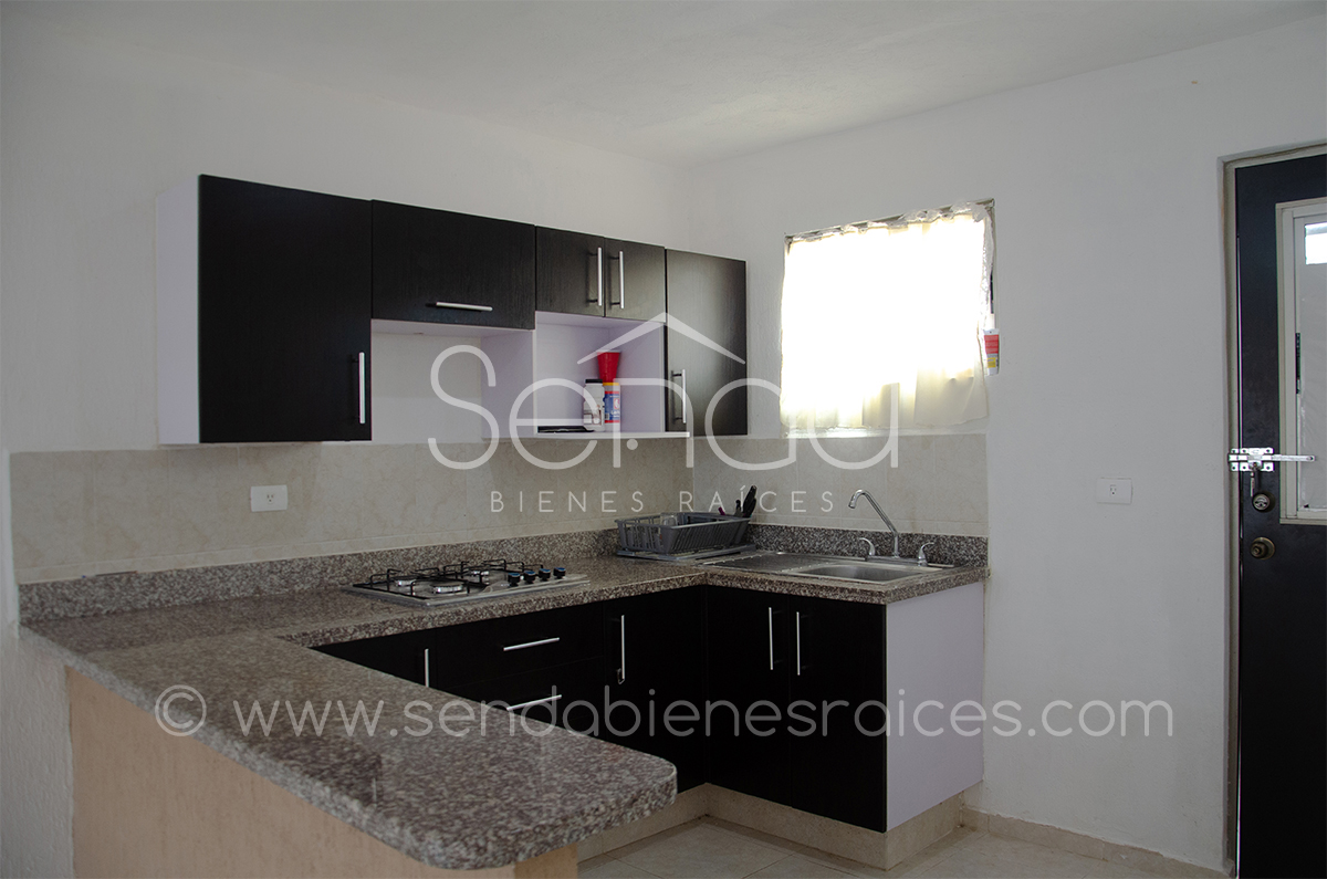882-23231-21JC-40_-_Renta_de_casa_en_Residencial_los_Heroes_Merida_de_3_habitaciones_sin_amueblar-27.jpg