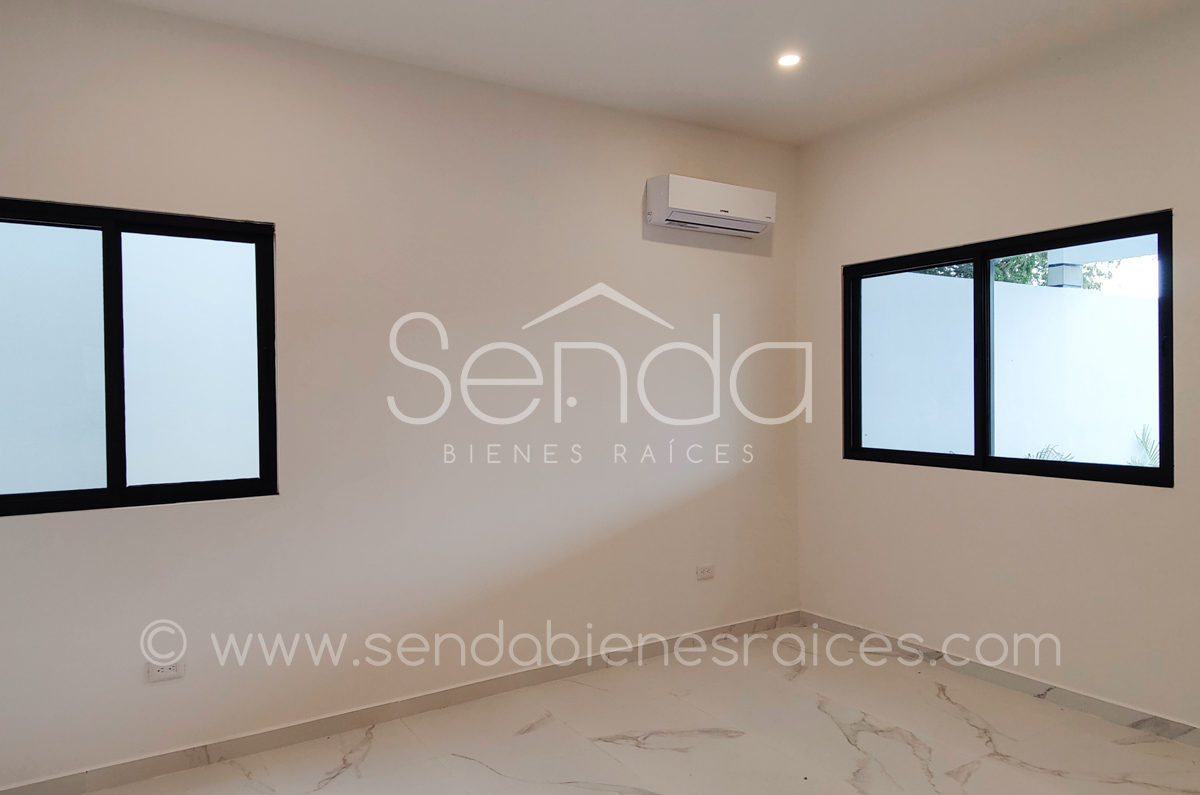 902-39603-Casa-en-Venta-en-la-privada-Nortemerida-con-4-habitaciones-y-alberca-7.jpg