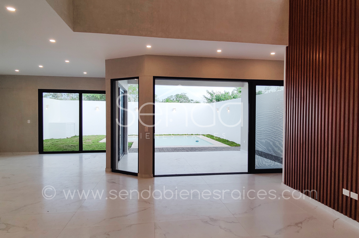 902-39624-Casa-en-Venta-en-la-privada-Nortemerida-con-4-habitaciones-y-alberca-28.jpg
