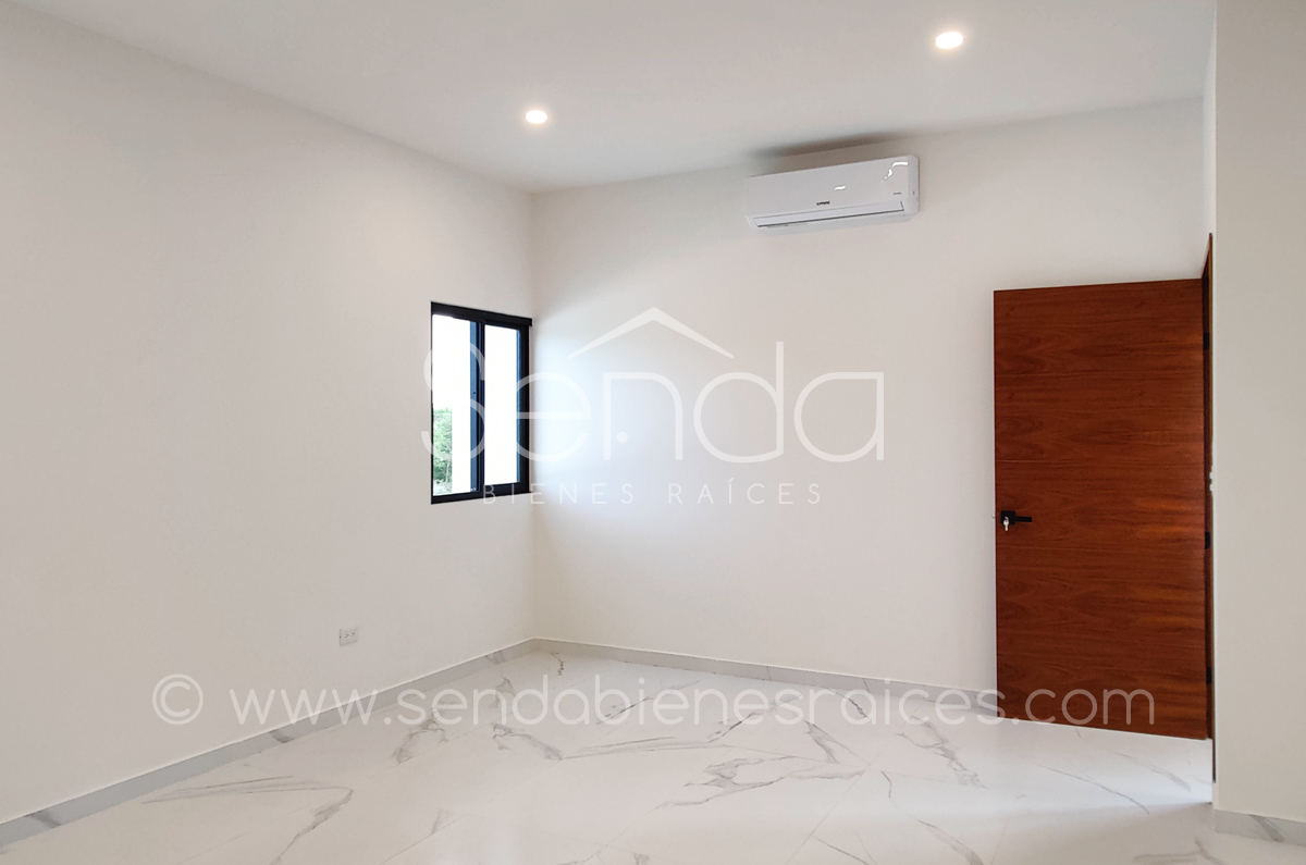 902-39633-Casa-en-Venta-en-la-privada-Nortemerida-con-4-habitaciones-y-alberca-37.jpg