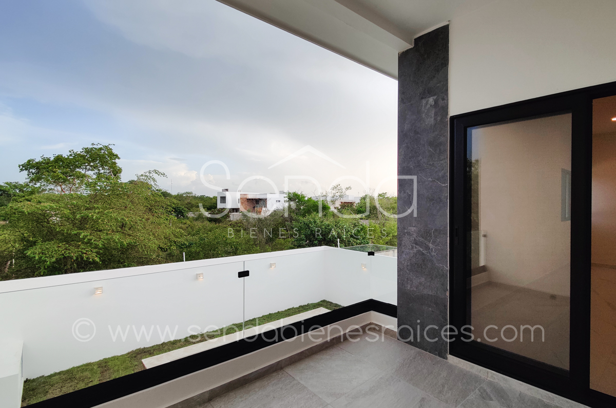 902-39636-Casa-en-Venta-en-la-privada-Nortemerida-con-4-habitaciones-y-alberca-40.jpg