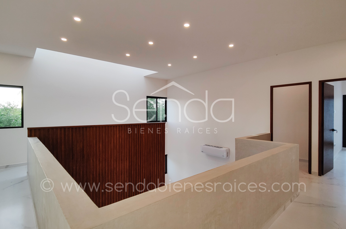 902-39645-Casa-en-Venta-en-la-privada-Nortemerida-con-4-habitaciones-y-alberca-49.jpg