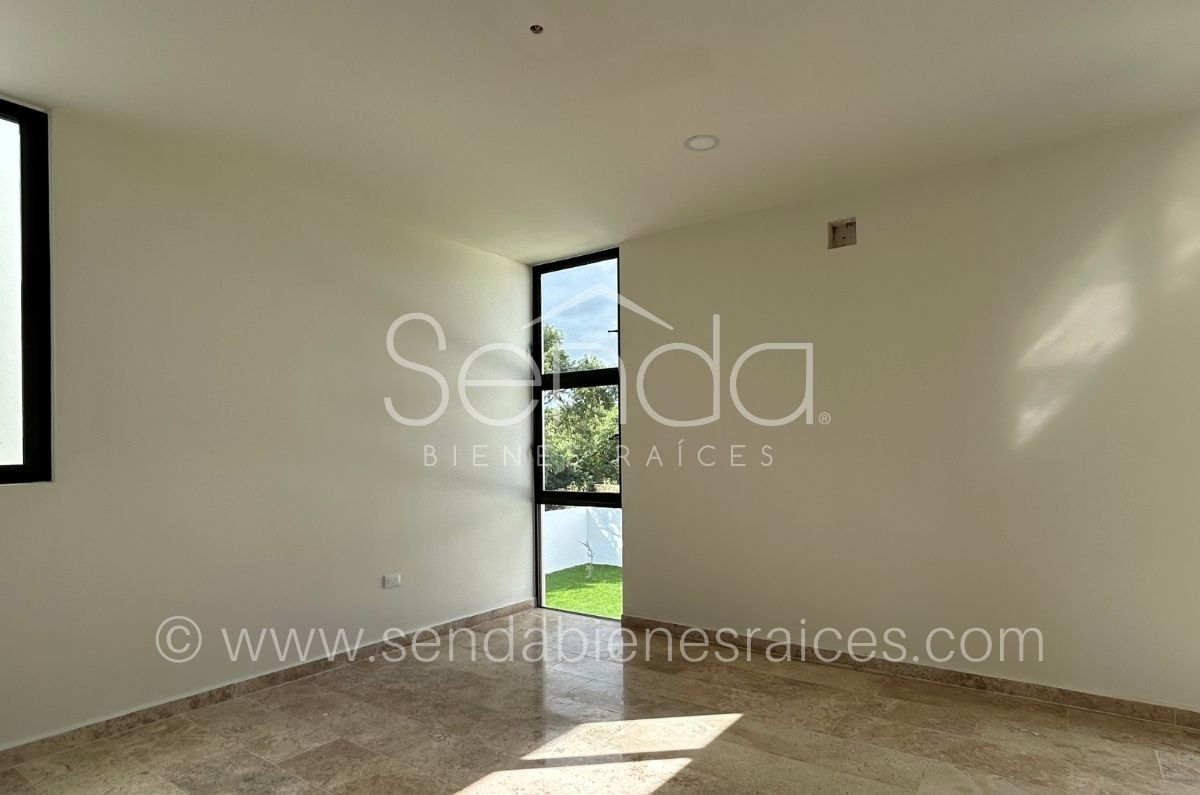 944-41785-Casa-de-3-Recamaras-mas-Estudio-con-Alberca-en-el-Norte-de-Merida-MA-21.jpg