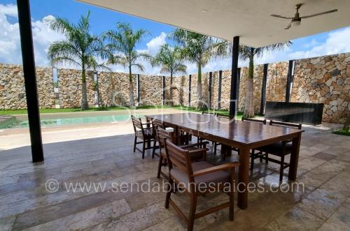 1405-40248-Casa-Kiin-en-Venta-en-Merida-Zentura-con-recamara-en-planta-baja-y-alberca-8.jpg