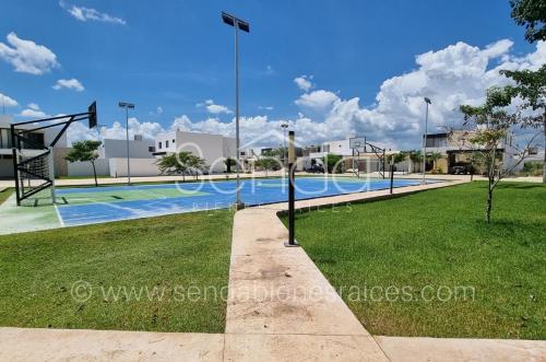 1405-40252-Casa-Kiin-en-Venta-en-Merida-Zentura-con-recamara-en-planta-baja-y-alberca-12.jpg