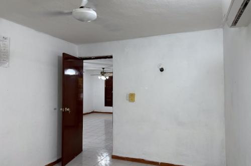 1428-40590-Casa-en-venta-de-4-habitaciones-a-12-minutos-del-Barrio-de-Santiago-en-Merida-22.jpg