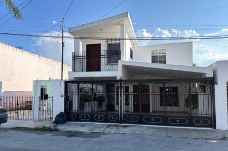 Casa en venta de 5 habitaciones a 14 minutos del Barrio de Santiago en Merida