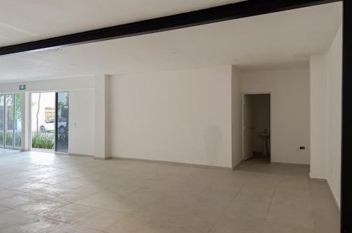 1470-41490-1431-40624-Local-comercial-en-renta-sobre-avenida-Yucatan-en-el-norte-de-Merida-8.jpg
