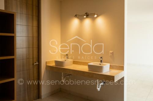 1477-42085-Casa-Castellana-en-venta-de-4-habitaciones-equipada-en-Parque-Natura-Merida-HMA24.jpg