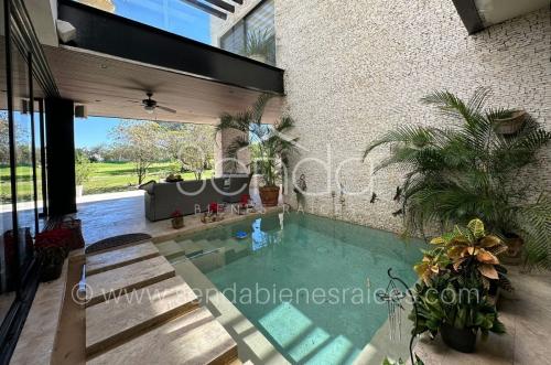 1500-42635-Casa-en-venta-en-el-Yucatan-Country-Club-con-vista-al-campo-de-Golf-MA13.jpg
