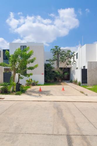 1545-43817-En-venta-casa-de-4-recamaras-en-Privada-Residencial-Amantea-Cholul-(43).jpg