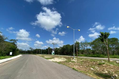 1558-45161-Terreno-en-Venta-en-Conkal-Yucatan-sobre-avenida-SNMA_(1).jpg