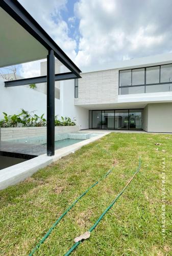 1561-47668-Casa-en-venta-en-Temozon-Norte-Merida-Casa-ARENNA-de-3-recamaras-6-banos-Alberca_(8).jpg