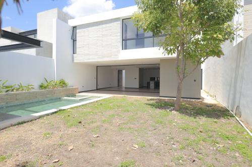 1561-48112-Casa-en-venta-en-Temozon-Norte-Merida-Casa-ARENNA-de-3-recamaras-6-banos-Alberca_(1).jpg