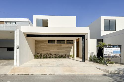 1697-48569-Casa-en-venta-en-Viladiu-Cholul-con-alberca-y-cocina-integral_(2).jpg