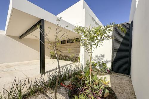 1697-48572-Casa-en-venta-en-Viladiu-Cholul-con-alberca-y-cocina-integral_(4).jpg