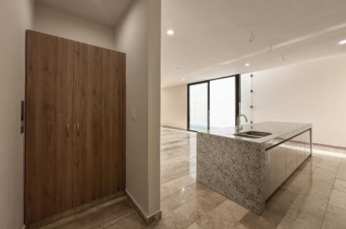 1697-48585-Casa-en-venta-en-Viladiu-Cholul-con-alberca-y-cocina-integral_(17).jpg