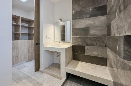 1697-48611-Casa-en-venta-en-Viladiu-Cholul-con-alberca-y-cocina-integral_(43).jpg