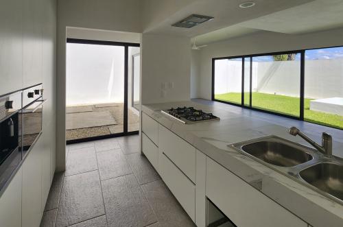 1718-48501-Casa-en-venta-en-Cholul-Merida-Oasis-residencial-3-habitaciones-y-alberca_(10).jpg