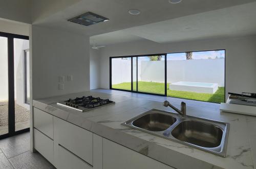 1718-48502-Casa-en-venta-en-Cholul-Merida-Oasis-residencial-3-habitaciones-y-alberca_(11).jpg