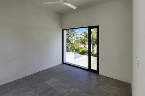 1718-48515-Casa-en-venta-en-Cholul-Merida-Oasis-residencial-3-habitaciones-y-alberca_(24).jpg