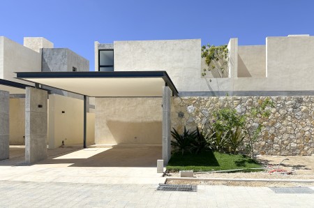 Casa en venta en Naia Residencial Conkal con recamara en planta baja Ikkil Plus