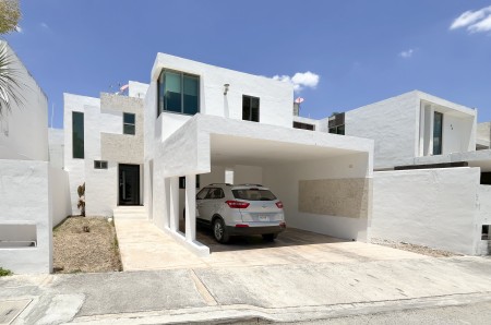 Casa en renta Santa Gertrudis Merida privada Vivenza 3 habitaciones y alberca