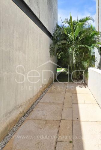 1759-49007-Casa-en-venta-en-el-Yucatan-Country-Club-privada-Oasis-de-tres-recamaras-MA_(1).jpg