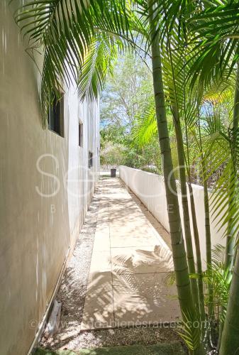 1759-49026-Casa-en-venta-en-el-Yucatan-Country-Club-privada-Oasis-de-tres-recamaras-MA_(3).jpg