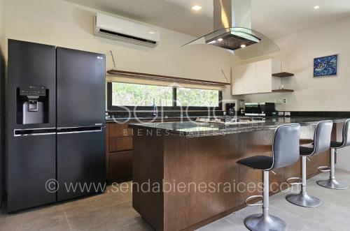 1759-49030-Casa-en-venta-en-el-Yucatan-Country-Club-privada-Oasis-de-tres-recamaras-MA_(7).jpg
