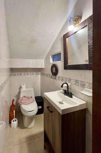 1760-49065-Casa-en-venta-en-Francisco-de-Montejo-de-3-recamaras-y-estudio_(10).jpg