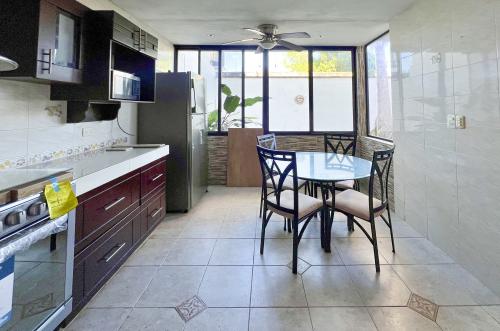 1760-49067-Casa-en-venta-en-Francisco-de-Montejo-de-3-recamaras-y-estudio_(11).jpg