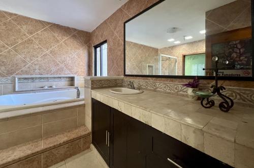 1760-49082-Casa-en-venta-en-Francisco-de-Montejo-de-3-recamaras-y-estudio_(27).jpg