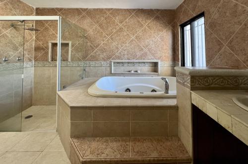 1760-49083-Casa-en-venta-en-Francisco-de-Montejo-de-3-recamaras-y-estudio_(28).jpg