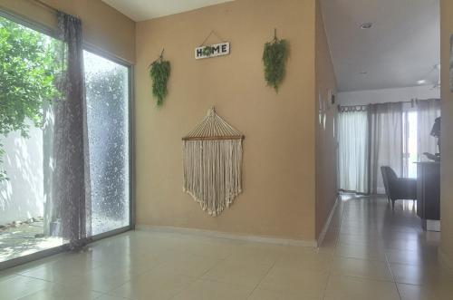 1769-49212-CASA-EN-RENTA-EN-lAS-LAVANDAS-GRAN-SANTA-FE-NORTE-II-MERIDA-SEMI-AMUEBLADA_(9).jpg
