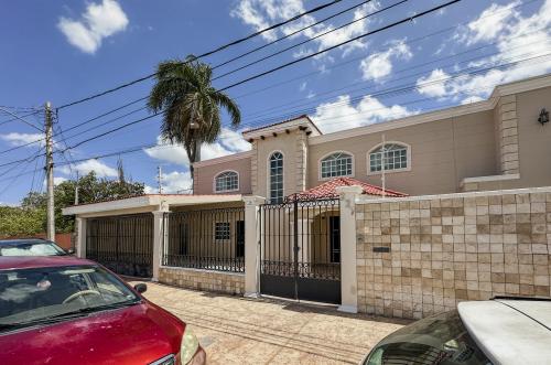 1779-49278-Casa-en-venta-en-San-Damian-de-4-habitaciones-con-alberca-y-cochera-para-4-autos_(1).jpg