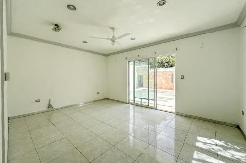 1779-49284-Casa-en-venta-en-San-Damian-de-4-habitaciones-con-alberca-y-cochera-para-4-autos_(8).jpg
