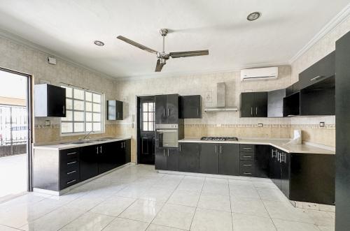 1779-49285-Casa-en-venta-en-San-Damian-de-4-habitaciones-con-alberca-y-cochera-para-4-autos_(9).jpg