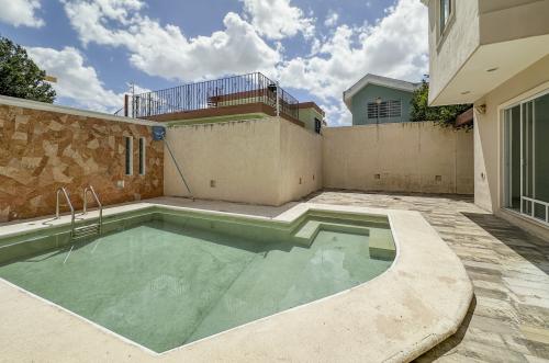 1779-49289-Casa-en-venta-en-San-Damian-de-4-habitaciones-con-alberca-y-cochera-para-4-autos_(13).jpg