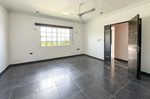 1779-49301-Casa-en-venta-en-San-Damian-de-4-habitaciones-con-alberca-y-cochera-para-4-autos_(25).jpg