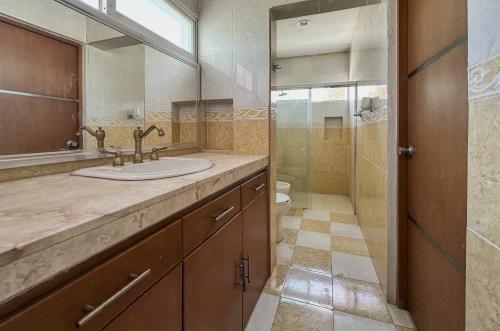 1779-49309-Casa-en-venta-en-San-Damian-de-4-habitaciones-con-alberca-y-cochera-para-4-autos_(32).jpg