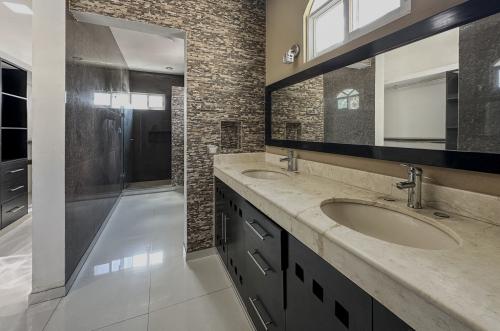 1779-49314-Casa-en-venta-en-San-Damian-de-4-habitaciones-con-alberca-y-cochera-para-4-autos_(38).jpg