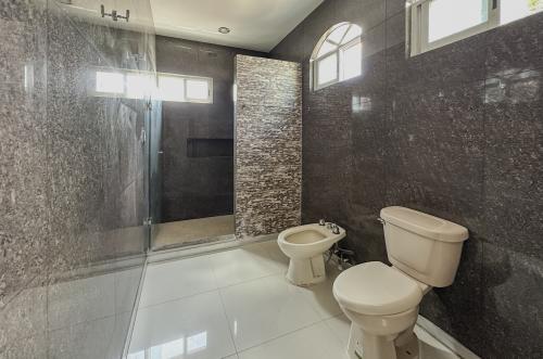 1779-49315-Casa-en-venta-en-San-Damian-de-4-habitaciones-con-alberca-y-cochera-para-4-autos_(39).jpg